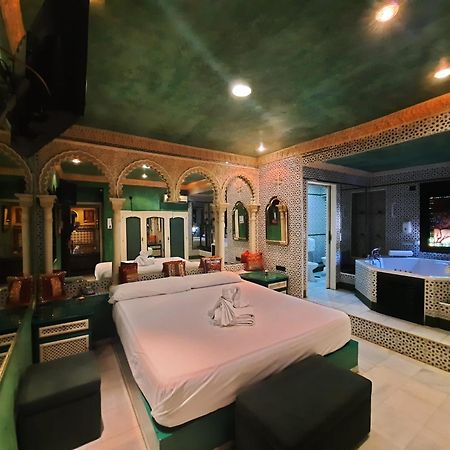 Hostal Avenida Andalucia - Solo Adultos Sevilha Exterior foto
