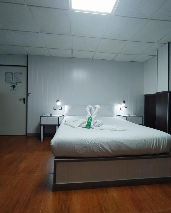 Hostal Avenida Andalucia - Solo Adultos Sevilha Exterior foto