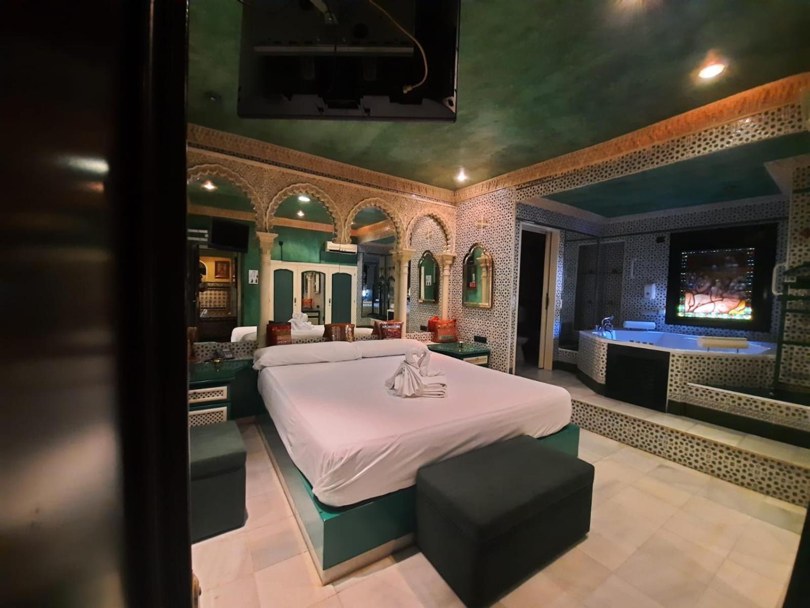Hostal Avenida Andalucia - Solo Adultos Sevilha Exterior foto