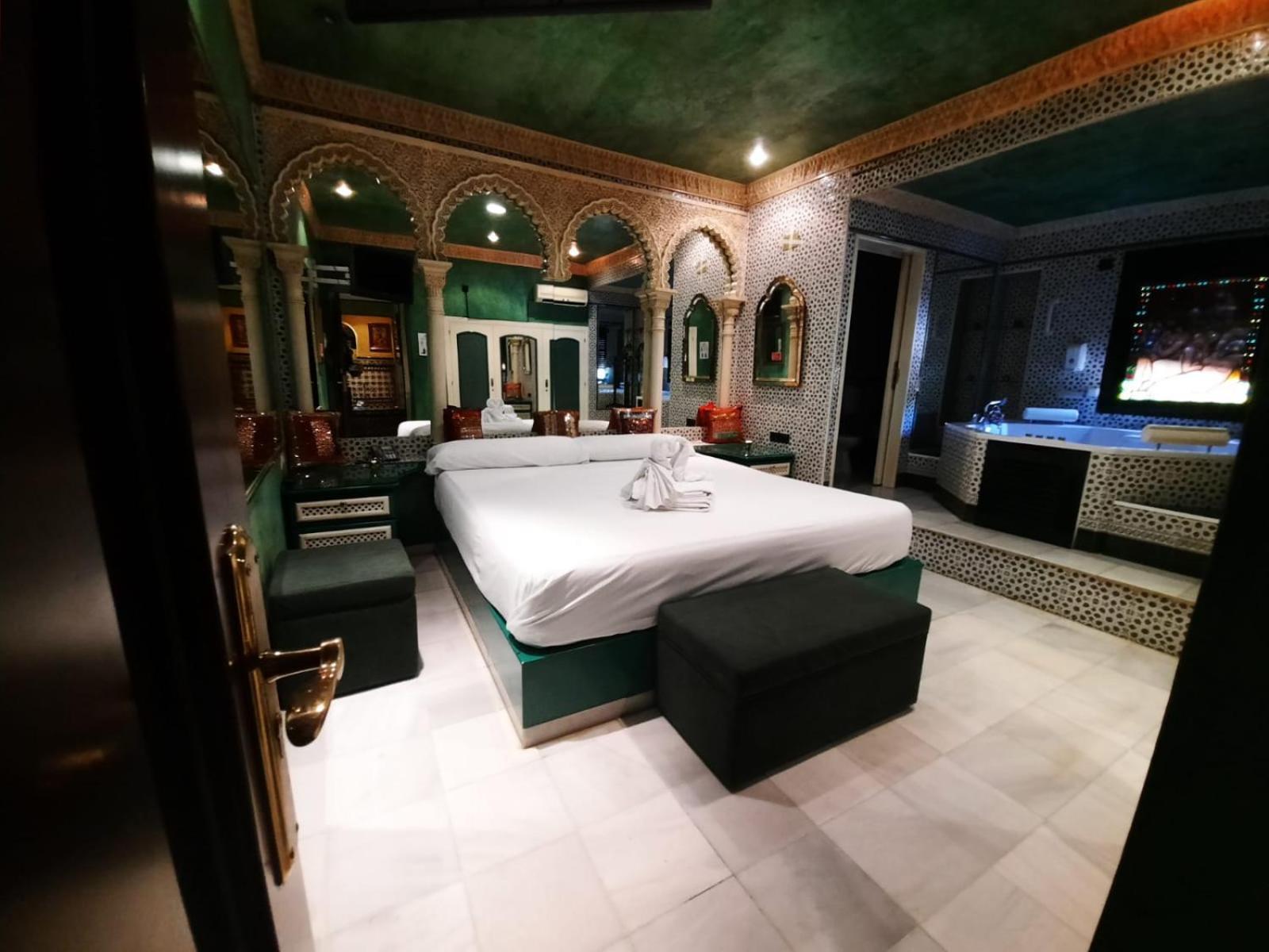 Hostal Avenida Andalucia - Solo Adultos Sevilha Exterior foto