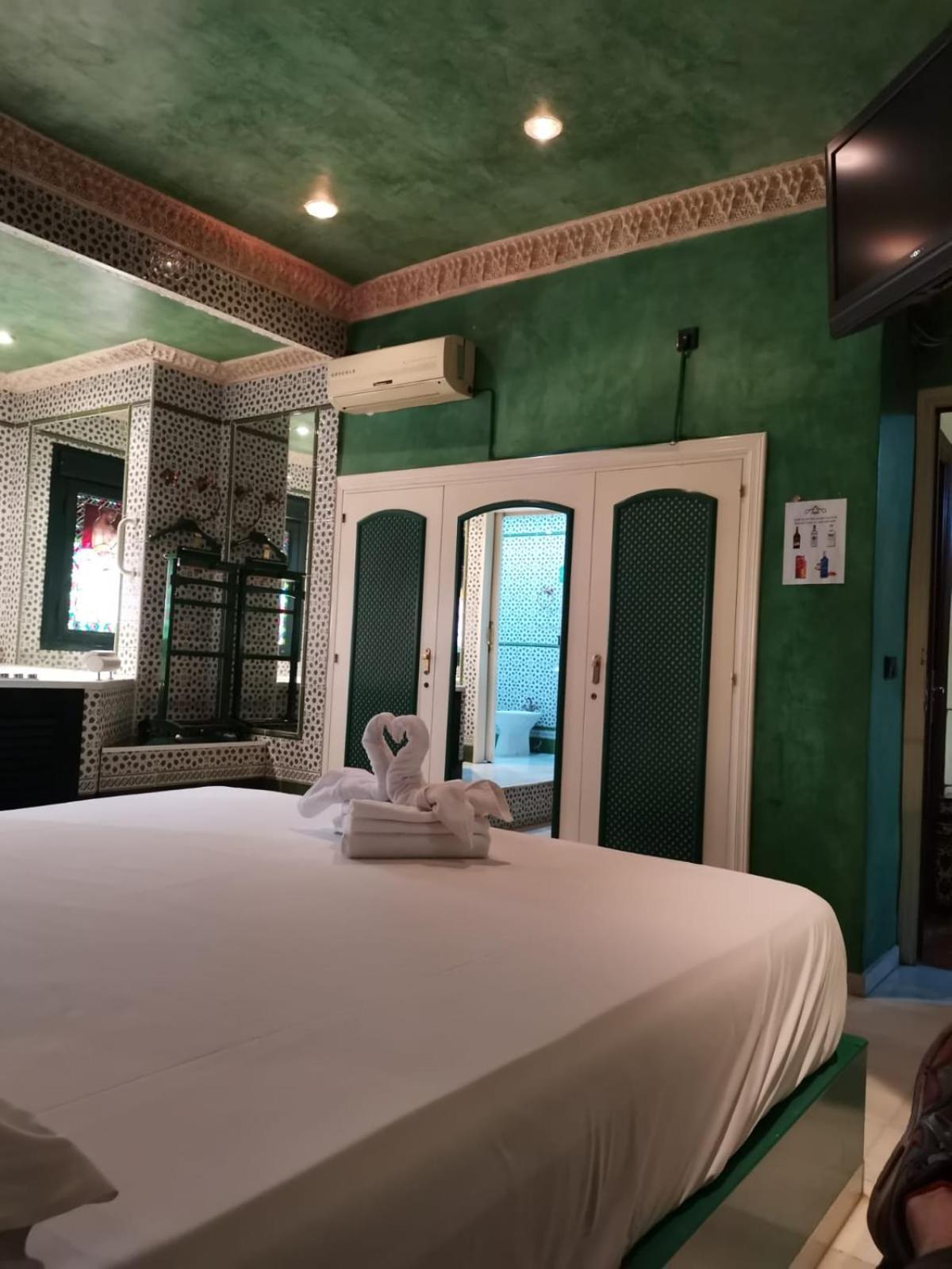 Hostal Avenida Andalucia - Solo Adultos Sevilha Exterior foto