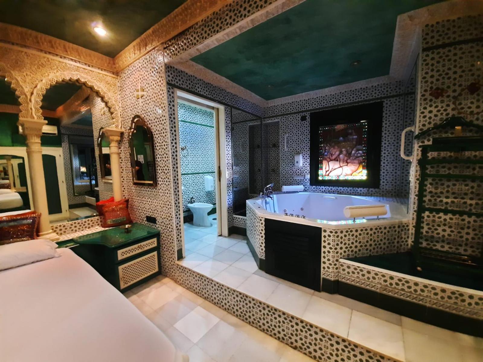 Hostal Avenida Andalucia - Solo Adultos Sevilha Exterior foto
