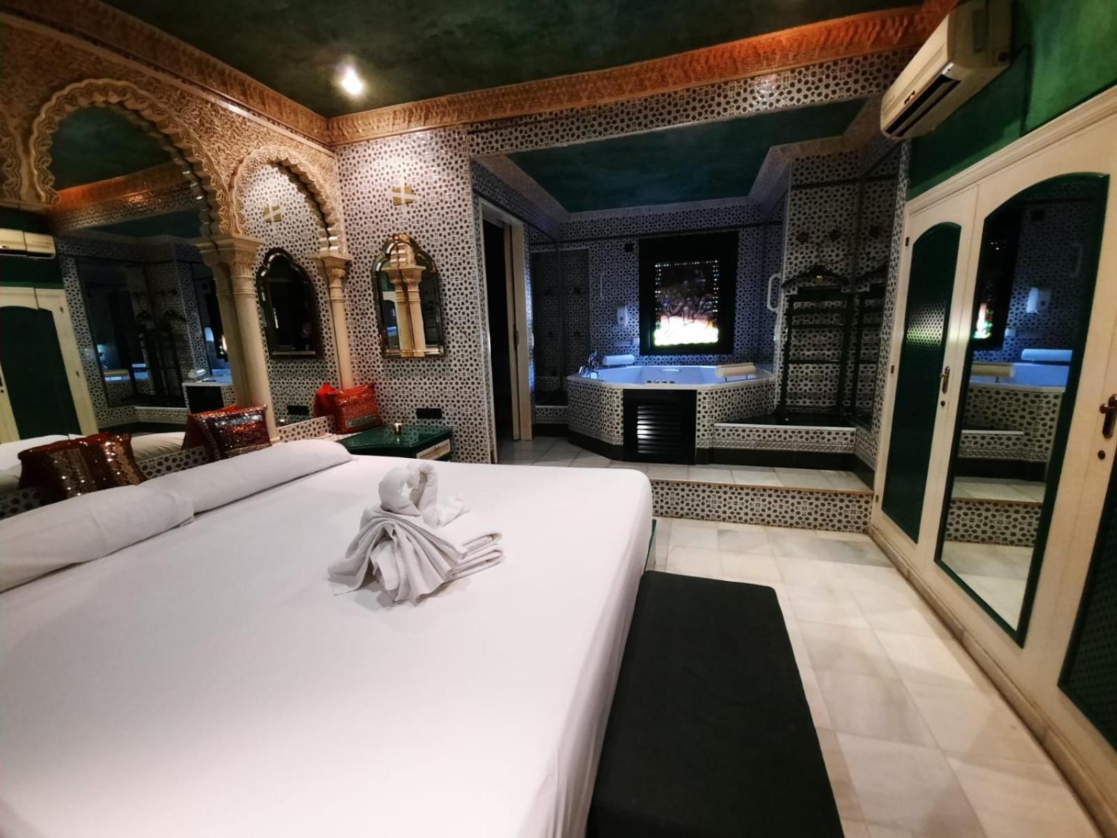 Hostal Avenida Andalucia - Solo Adultos Sevilha Exterior foto