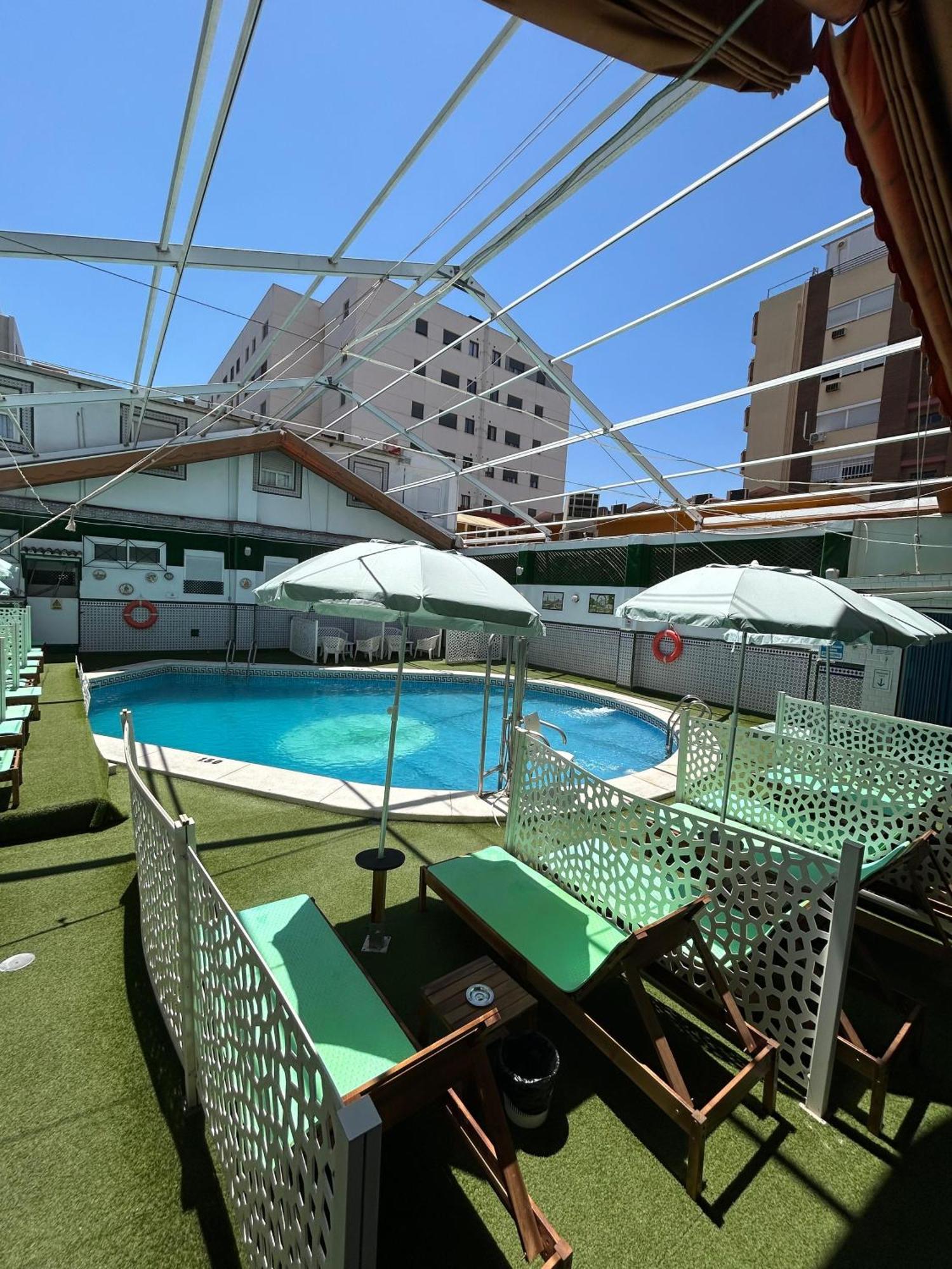 Hostal Avenida Andalucia - Solo Adultos Sevilha Exterior foto