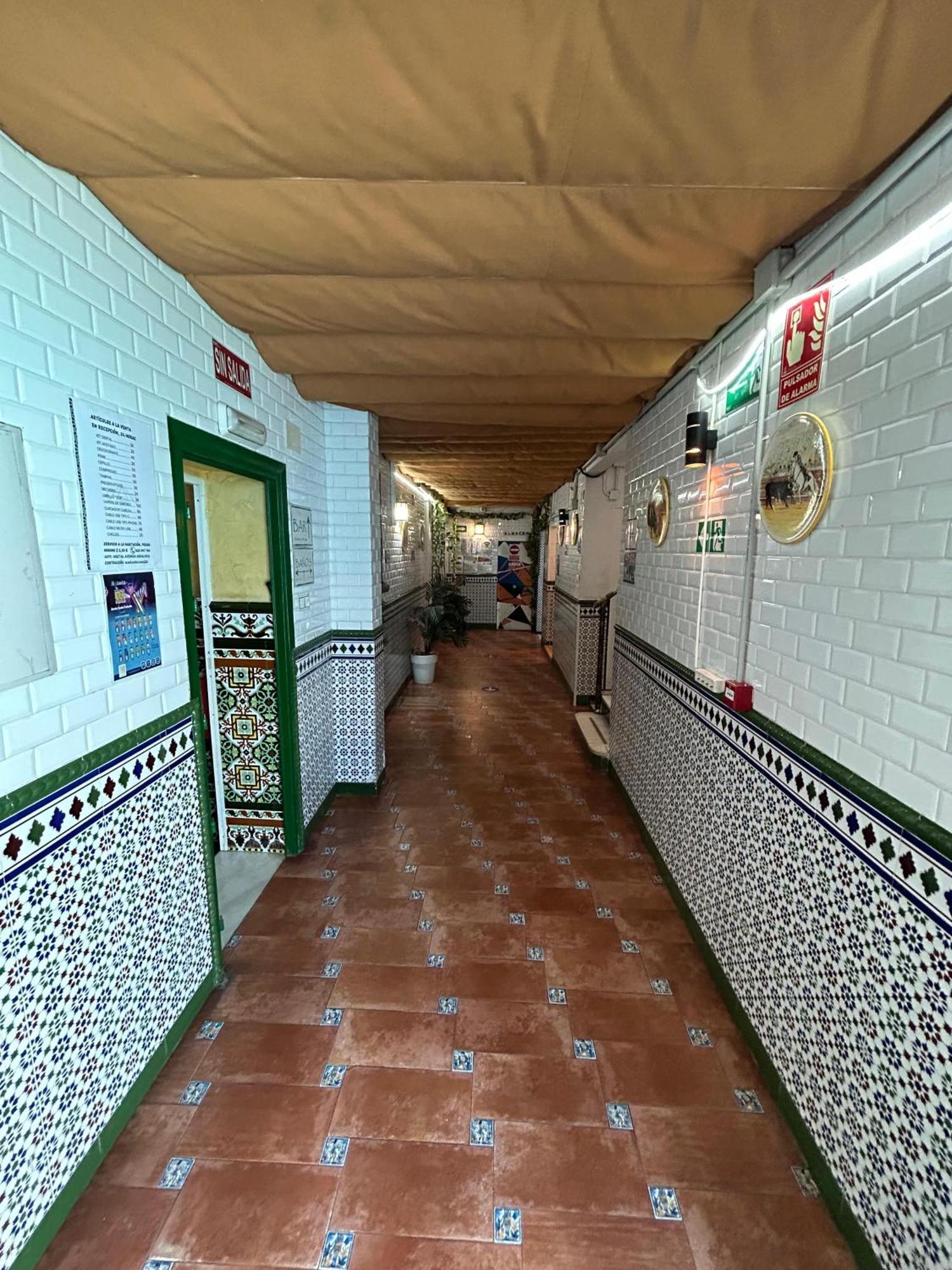 Hostal Avenida Andalucia - Solo Adultos Sevilha Exterior foto