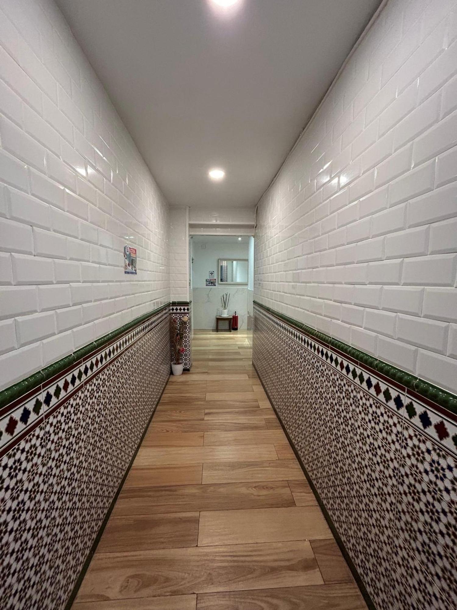 Hostal Avenida Andalucia - Solo Adultos Sevilha Exterior foto