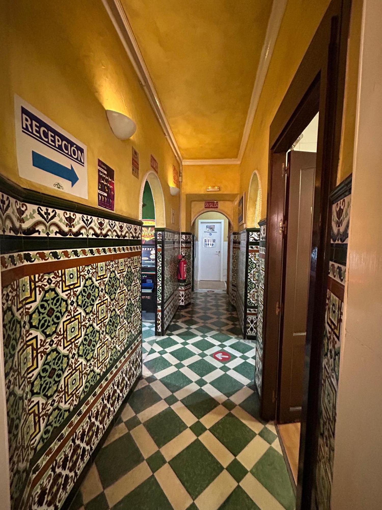 Hostal Avenida Andalucia - Solo Adultos Sevilha Exterior foto