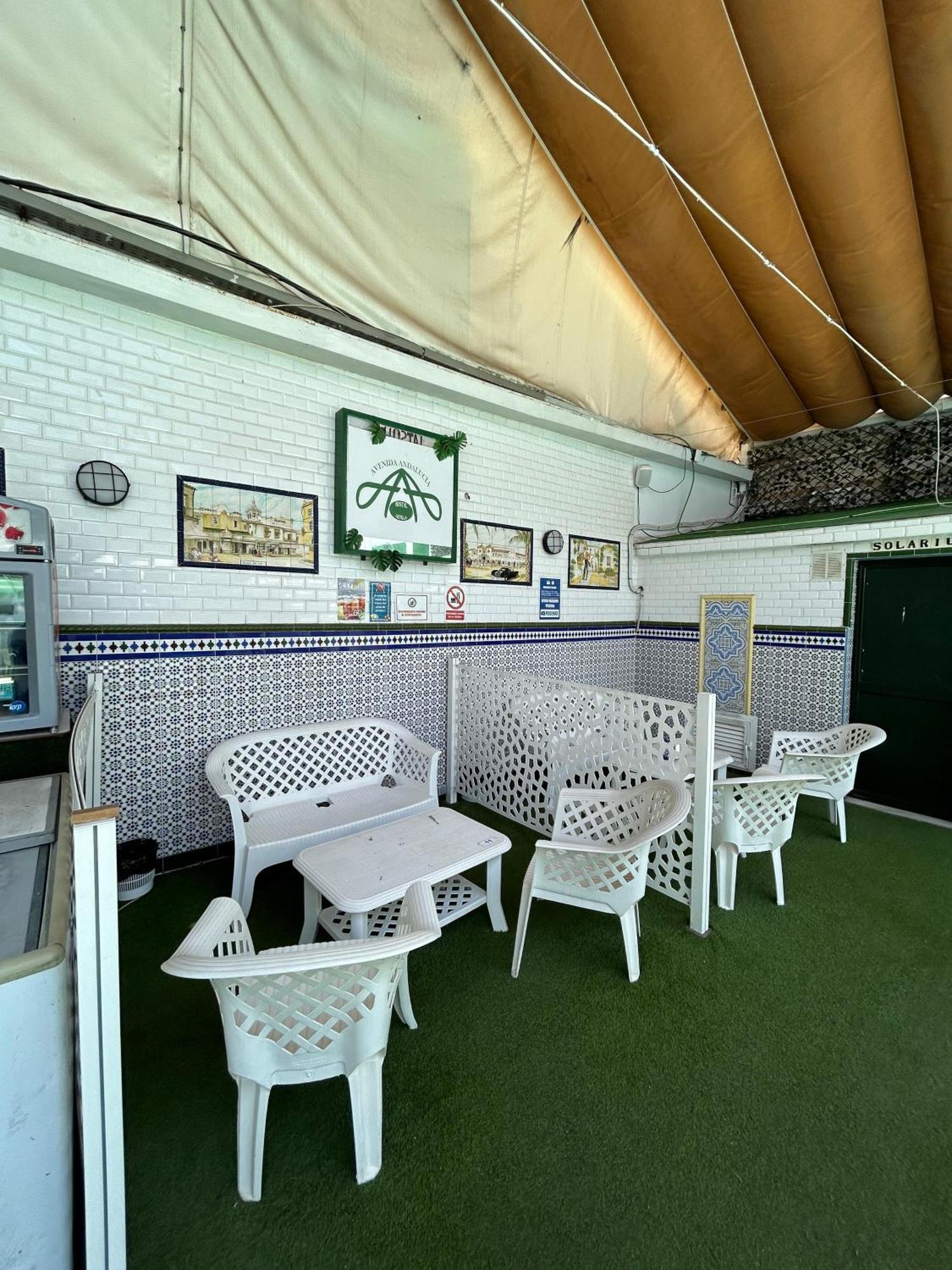 Hostal Avenida Andalucia - Solo Adultos Sevilha Exterior foto