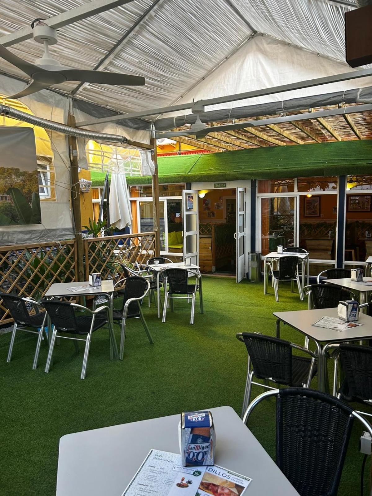 Hostal Avenida Andalucia - Solo Adultos Sevilha Exterior foto