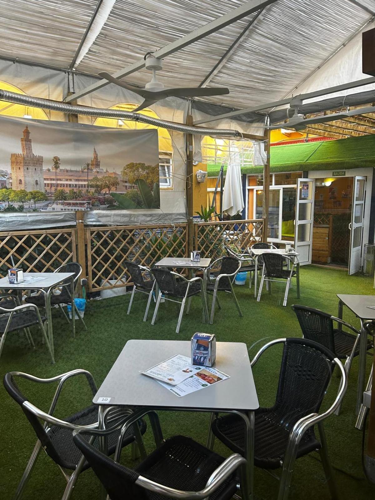 Hostal Avenida Andalucia - Solo Adultos Sevilha Exterior foto