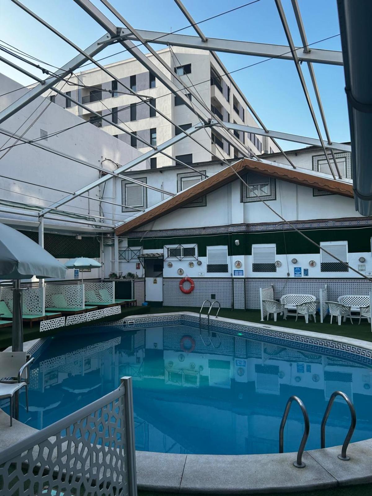 Hostal Avenida Andalucia - Solo Adultos Sevilha Exterior foto